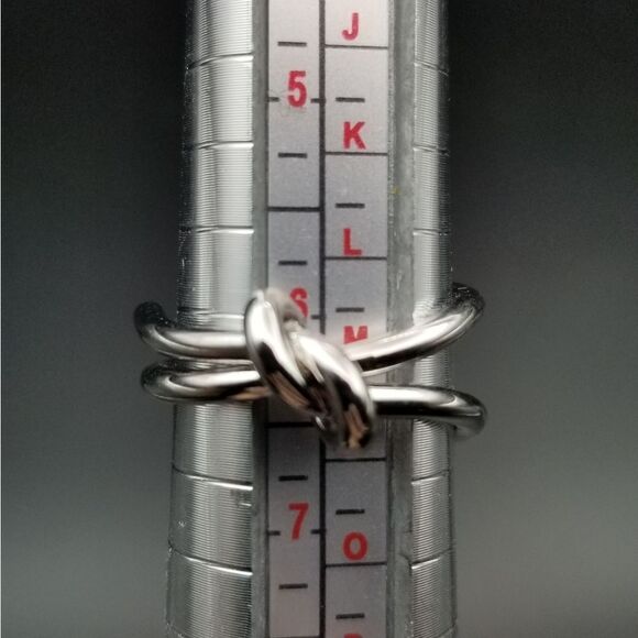 Tie the knot silver twist ring size  6. R108 - Picture 1 of 3